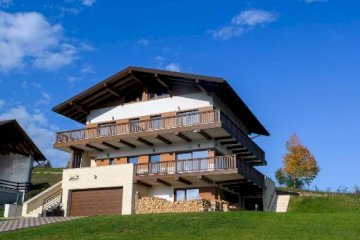 Chalet First Hill