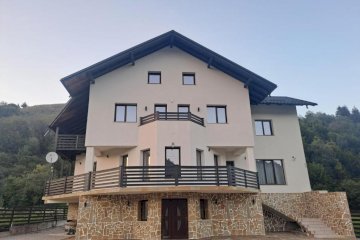 Casa Dintre Brazi